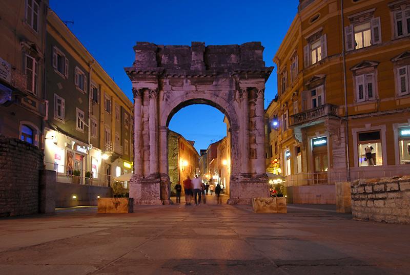Old Town Uspon Lejlighed Pula Eksteriør billede
